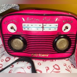 VINTAGE Pink betsey Johnson radio boombox with working speakers